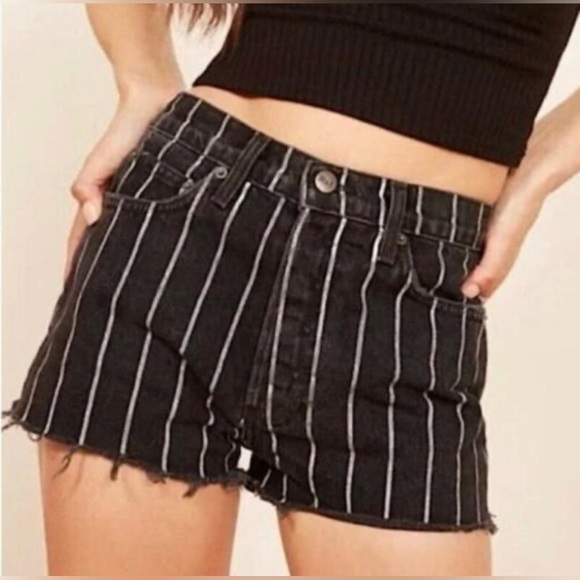Reformation Pants - Reformation Dixie short black with white stripes.
Size 25